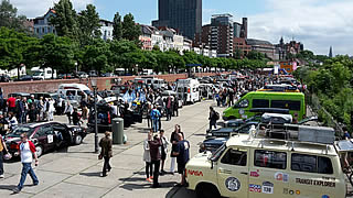 Start der nördlichsten Rallye der Welt in Hamburg